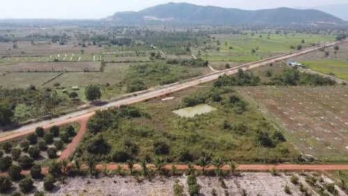 កំពតដីជាប់ប្រឡាយ