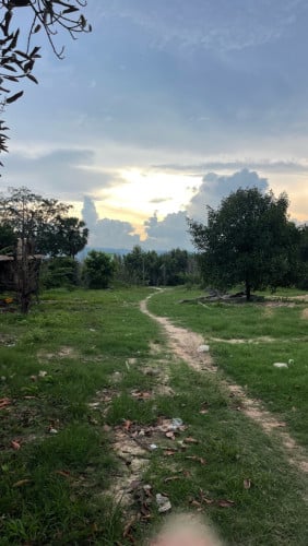 ដីជាប់ព្រែកទឹកឈូកំពង់គ្រែង