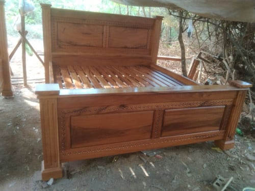 លក់តុបាយ គ្រែ ផ្សេងៗ
