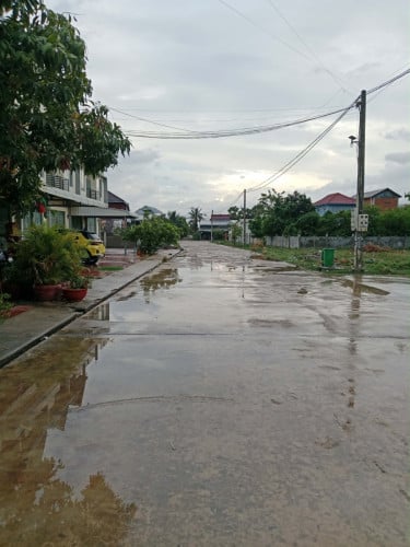ផ្ទះល្វែងអាជីកម្មលក់បន្ទាន់