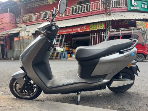 ម៉ូតូអគីសន៉180គីឡូ
