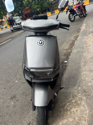 ម៉ូតូអគីសន៉180គីឡូ