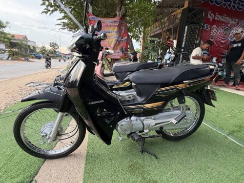 លក់​ឡៃឡុង​អាសង់​2គ្រឿង​ ម្ចាស់​ដើម​022​ និង​018​ លក់1950$ បង់​រំលស់​បាន​
