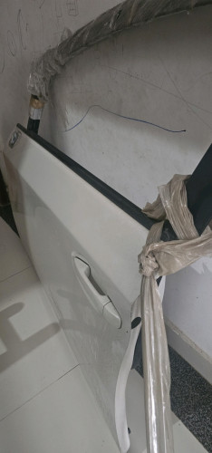 ទ្វារ 2013 Toyota Prius ពណ៌សកាម៉ៃ អាមេរិក