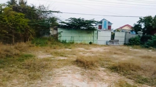 ដីលក់ផ្លូវជាប់ផ្លូវ20A