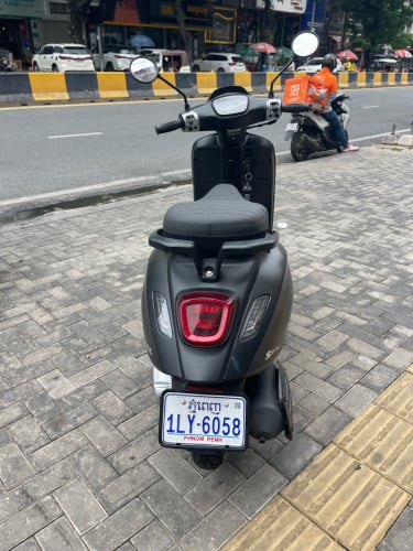 កាត់ថ្មីៗ. ម៉ូតូនៅស្អាត. 90%