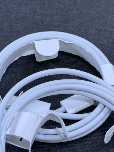 ខ្សែសាក Apple USB-C to USB-C Original ដកចេញពីប្រអប់ iPad