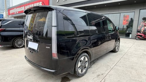 រដយន្តមួយទឹក HYUNDAI H1 2022 តួរថយន្តនៅថ្មីមួយជុំ