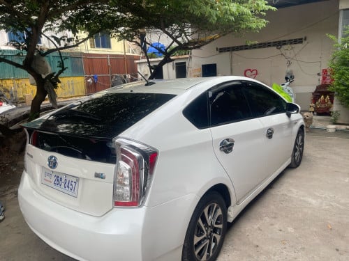 ឡានលក់ PRIUS 010. Option 3