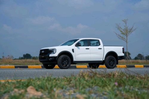 𝐅𝐨𝐫𝐝 𝐑𝐚𝐧𝐠𝐞𝐫 Sport 𝟑.𝟎𝐋 តម្លៃ 𝟒𝟖,𝟗𝟎𝟎$