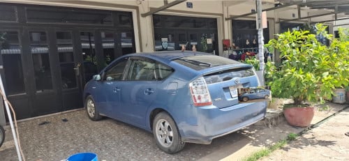 ឡាន toyota prius 06 Half full លក់