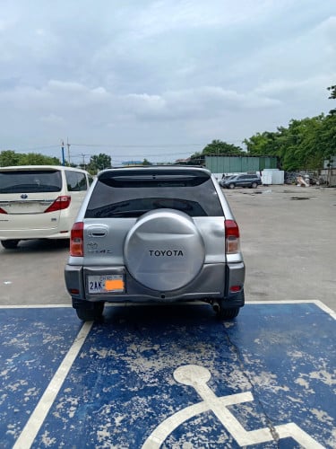 ឡានលក់Toyota RAV4 L 02 ប៉ុង1
