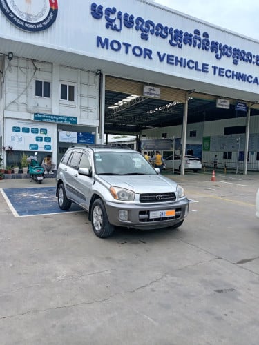 ឡានលក់Toyota RAV4 L 02 ប៉ុង1