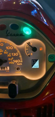ចង់លក់ម៉ូតូ vespa 2008