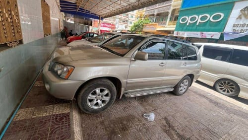 01 ប៉ុងពីរបើកដំបូលឡានសាង។
