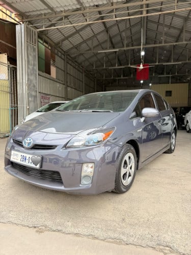 2010 Prius Options3 ប្រផេះ ស្លាកលេខ2BN ឡានស្អាត