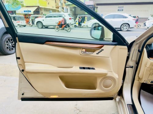 2013 LEXUS ES300h Hybrid Premium Full Option V4 2.5L រថយន្ត​ក្រដាសពន្ធថ្មី​