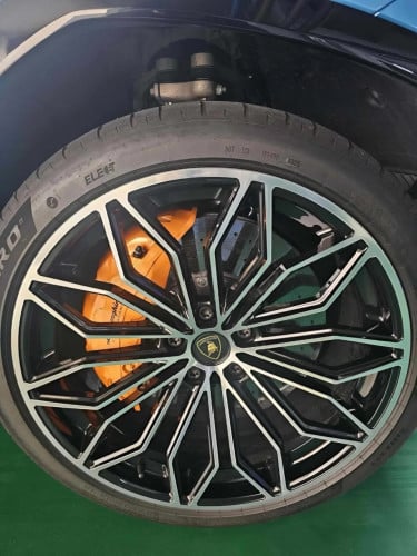 2025 Lamborghini Urus SE Hybrid