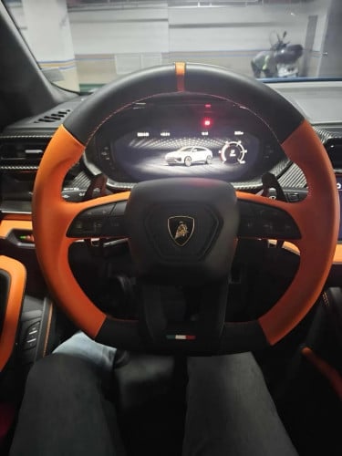 2025 Lamborghini Urus SE Hybrid