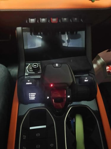 2025 Lamborghini Urus SE Hybrid