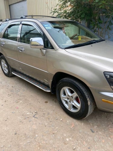 8300$ចរចា Lexus Rx 300 ឆ្នាំ99 up2001 ប៉ុង2