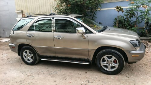 8300$ចរចា Lexus Rx 300 ឆ្នាំ99 up2001 ប៉ុង2