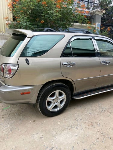 8300$ចរចា Lexus Rx 300 ឆ្នាំ99 up2001 ប៉ុង2