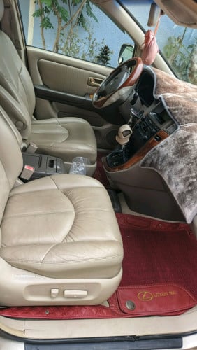 8300$ចរចា Lexus Rx 300 ឆ្នាំ99 up2001 ប៉ុង2