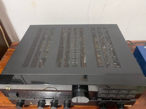 Amplifies SANSUI