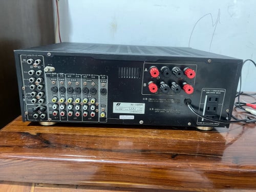 Amplifies SANSUI