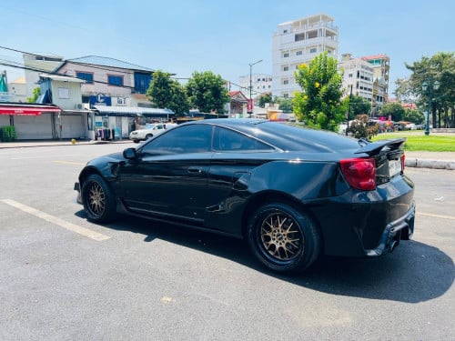 Celica ពណ៌ខ្មៅ​ ឆ្នាំ​2000