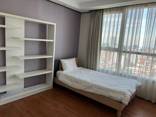 𝐅𝐨𝐫 𝐑𝐞𝐧𝐭: 3-Bedroom Apartment – De Castle Royal, BKK1