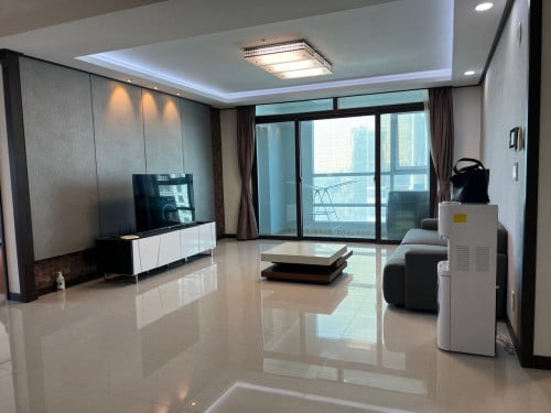 𝐅𝐨𝐫 𝐑𝐞𝐧𝐭: 3-Bedroom Apartment – De Castle Royal, BKK1