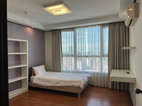𝐅𝐨𝐫 𝐑𝐞𝐧𝐭: 3-Bedroom Apartment – De Castle Royal, BKK1