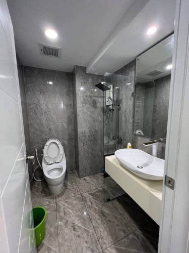 Condo for rent UK 548