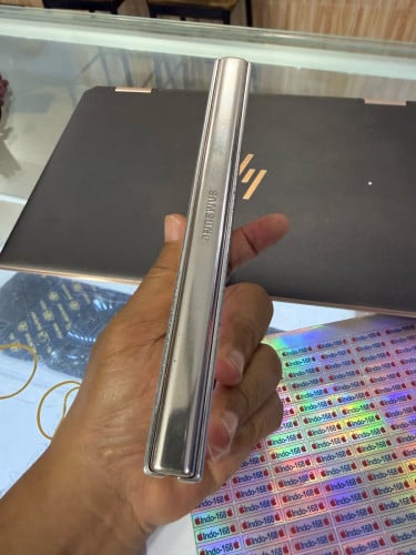 Fold4 សានុំស៊ិម២ អុច lcd