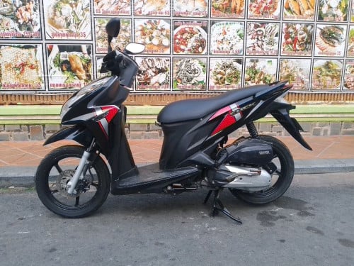 Honda click 2013 750$