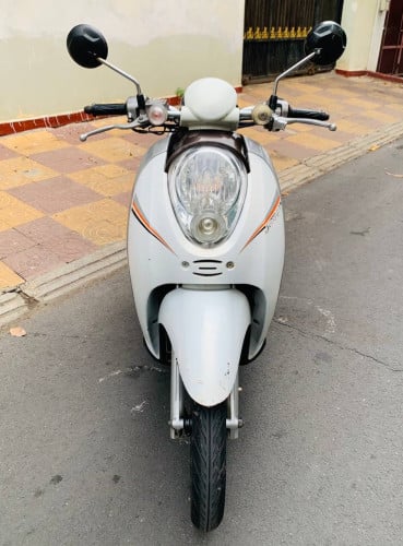 Honda scoopy (110cc, year 2011, 550$) have all documents
