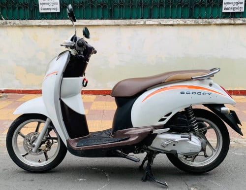 Honda scoopy (110cc, year 2011, 550$) have all documents