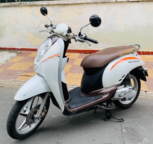 Honda scoopy (110cc, year 2011, 550$) have all documents