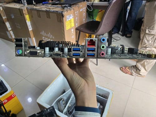 Intel Core i7-14700F + GIGABYTE B760M