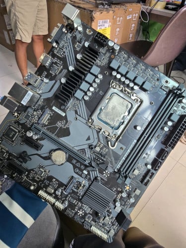 Intel Core i7-14700F + GIGABYTE B760M
