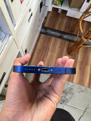 iPhone 12 ស្ទើរតួ