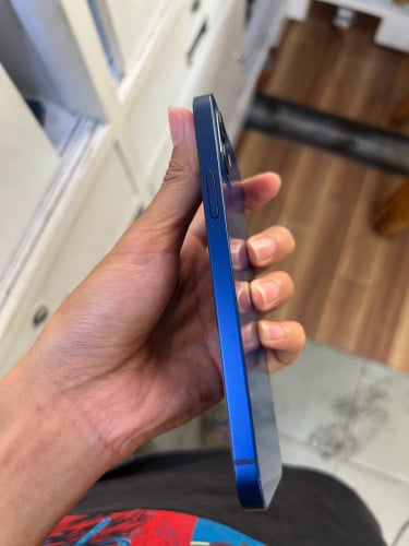 iPhone 12 ស្ទើរតួ