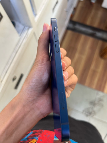 iPhone 12 ស្ទើរតួ
