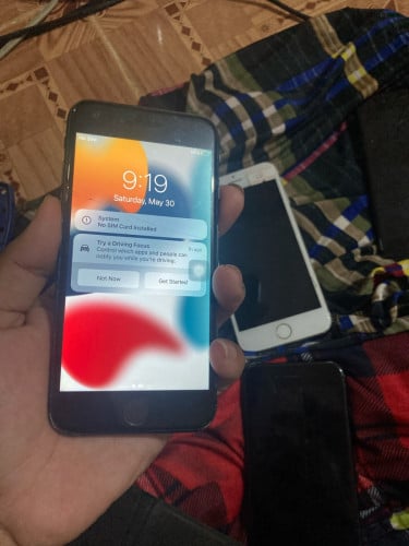 iPhone 7 បែកតិចតួច
