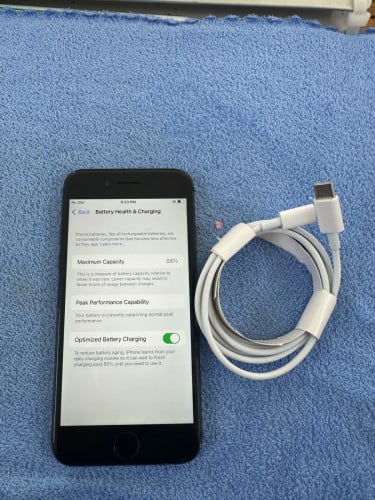 Iphone 8 i’d ប្រើបាន 30$ Free ខ្សែសាក