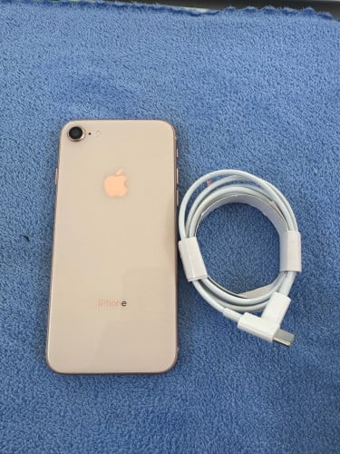 Iphone 8 i’d ប្រើបាន 30$ Free ខ្សែសាក