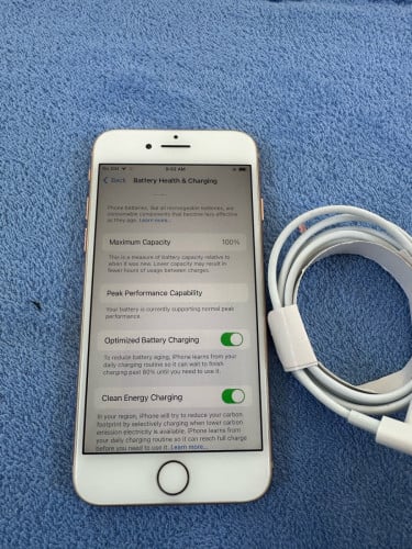 Iphone 8 i’d ប្រើបាន 30$ Free ខ្សែសាក