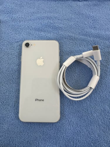 Iphone 8 i’d ប្រើបាន 30$ Free ខ្សែសាក
